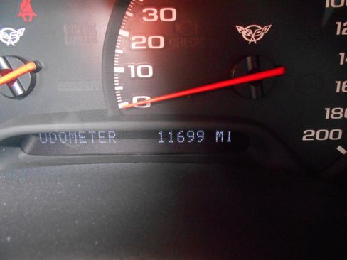 Used 2004 Chevrolet Corvette Convertible w/ Preferred Equipment Group image 11