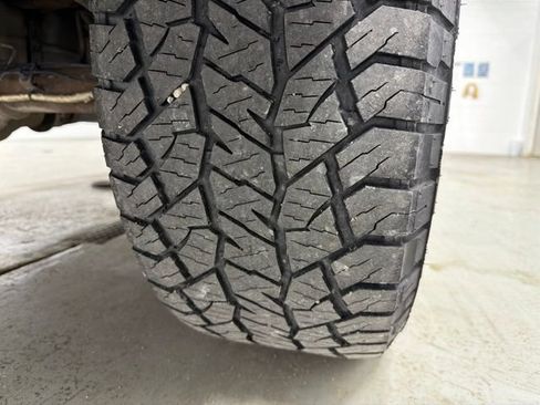Used 2019 Ford F150 Lariat w/ Equipment Group 502A Luxury AWD/4WD image 12