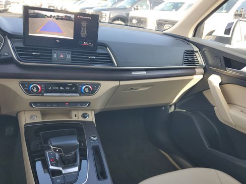 Used 2021 Audi Q5 Premium w/ Convenience Package image 18