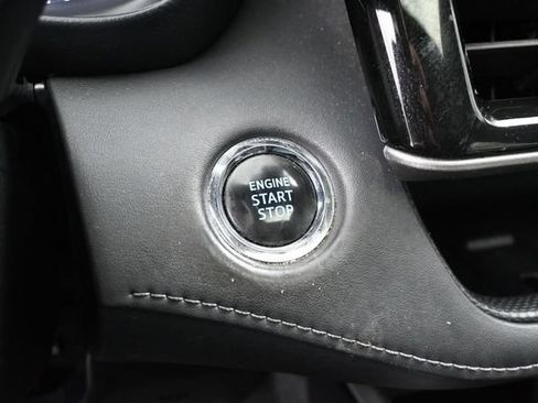 Used 2022 Toyota Highlander XLE AWD/4WD image 26