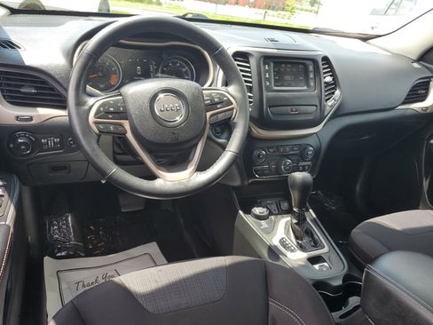 Used 2015 Jeep Cherokee Latitude w/ Comfort/Convenience Group AWD/4WD image 9