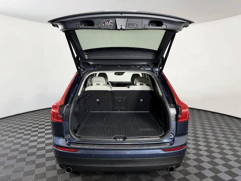 Used 2021 Volvo XC60 T5 Momentum w/ Premium Package AWD/4WD image 13