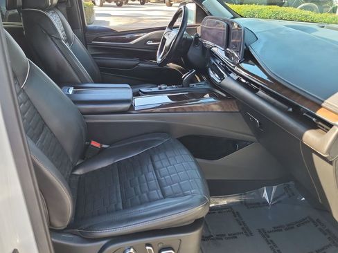 Certified 2021 Cadillac Escalade Premium Luxury Platinum image 27