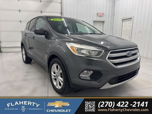 Used 2017 Ford Escape SE image 1
