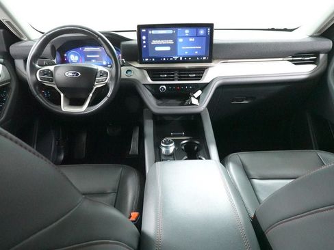 Certified 2025 Ford Explorer Active w/ Active Comfort Package AWD/4WD image 11