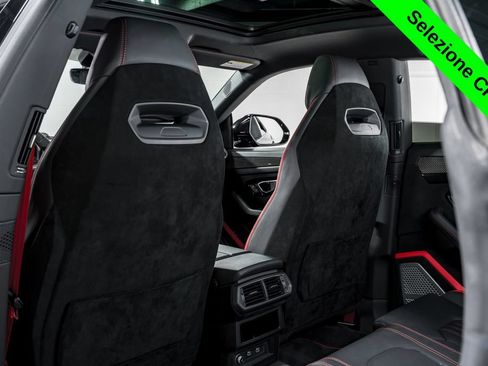 Used 2023 Lamborghini Urus Performante AWD/4WD image 32