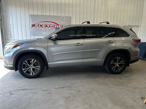 Used 2016 Toyota Highlander XLE w/ Protection Package #3 AWD/4WD image 17