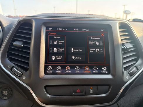 Used 2022 Jeep Cherokee Trailhawk w/ Premium Leather Package AWD/4WD image 20
