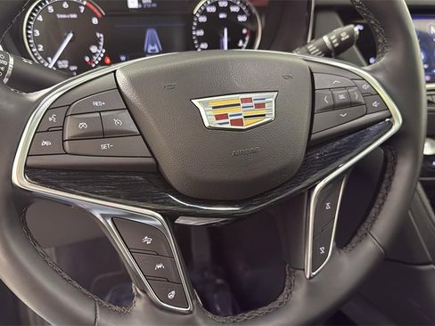 Used 2025 Cadillac XT5 Premium Luxury image 39