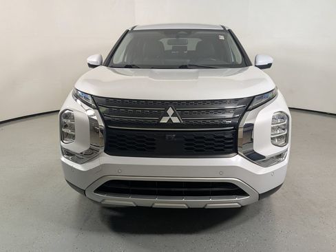 Used 2022 Mitsubishi Outlander SE FWD image 2