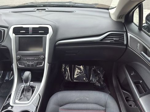 Used 2016 Ford Fusion SE FWD image 26