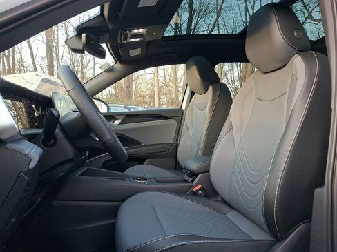 New 2026 Volkswagen Tiguan SE R-Line image 8