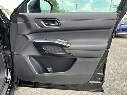 New 2025 Nissan Pathfinder SV w/ SV Premium Package image 8