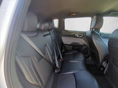 Used 2024 Jeep Compass Latitude image 18