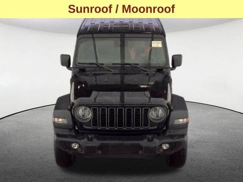 Used 2025 Jeep Wrangler Unlimited Sport AWD/4WD image 4