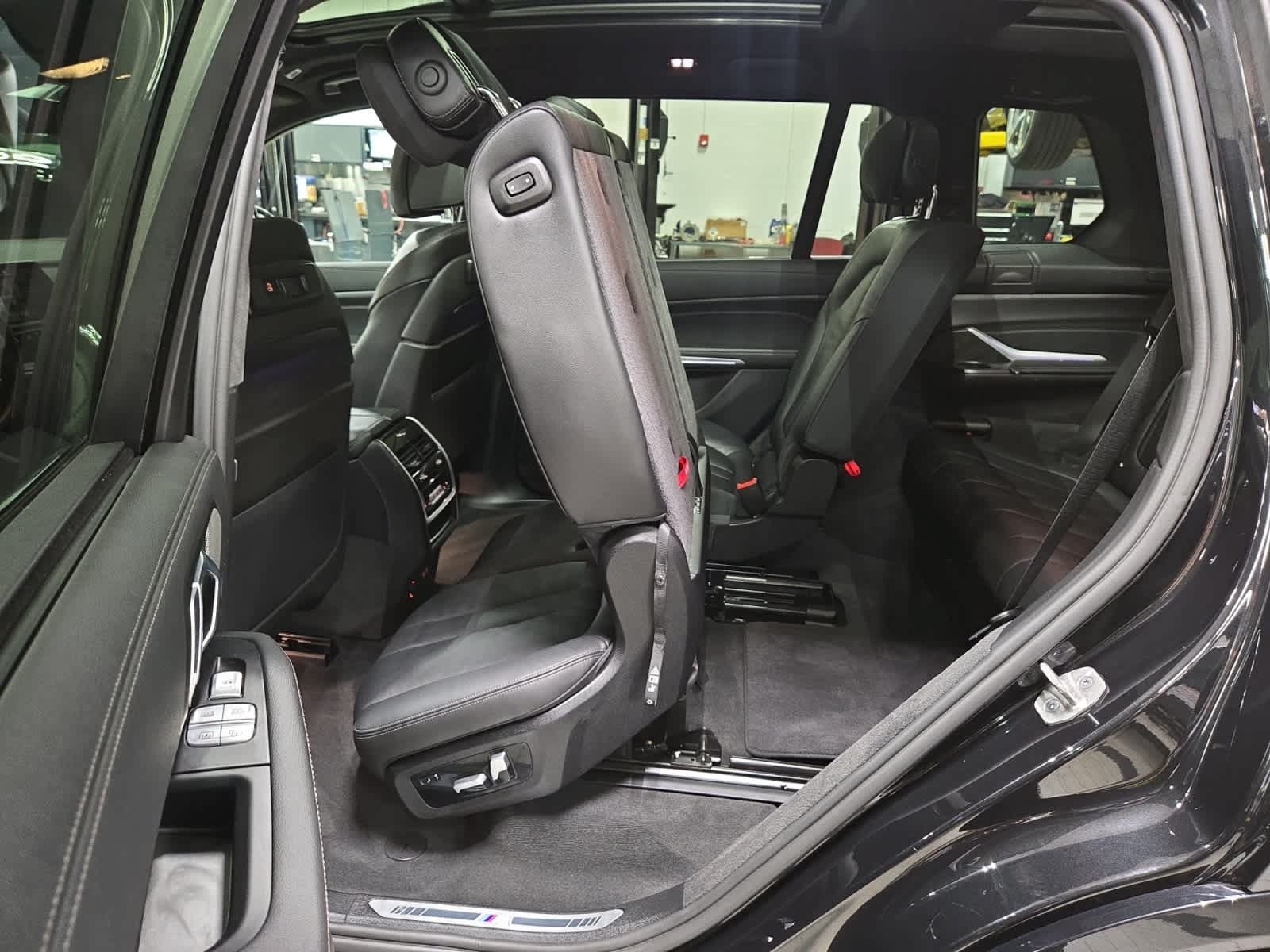 Used 2021 BMW X7 M50i w/ Cold Weather Package AWD/4WD image 21