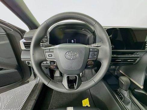 Used 2025 Toyota Camry SE w/ Convenience Package FWD image 11
