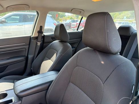 Used 2025 Nissan Altima 2.5 SV FWD image 19