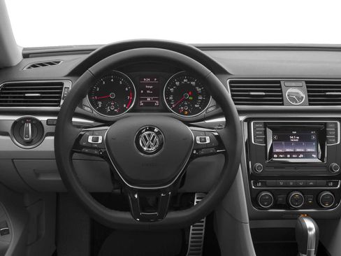Used 2017 Volkswagen Passat 1.8T R-Line FWD image 4