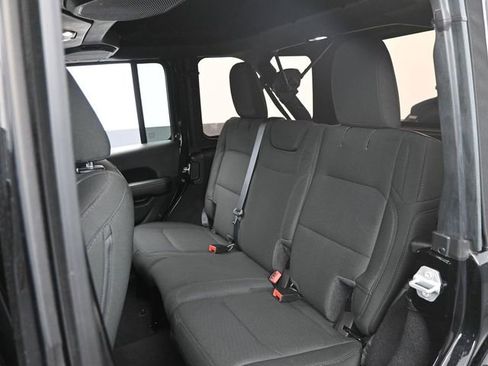 Used 2022 Jeep Wrangler Unlimited Sahara image 23