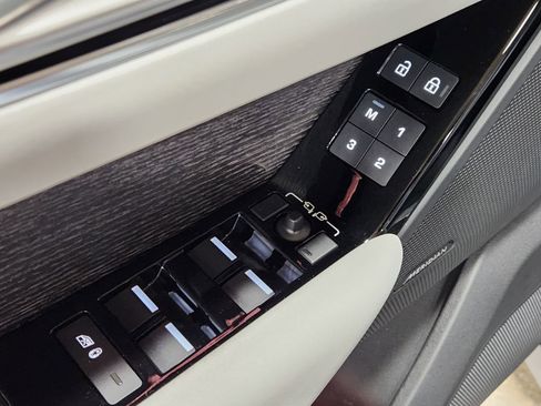 Used 2024 Land Rover Range Rover Velar Dynamic SE image 40