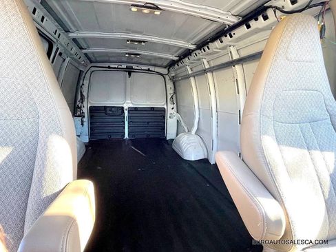 Used 2017 Chevrolet Express 2500 image 22