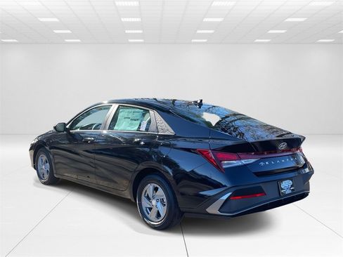 New 2026 Hyundai Elantra SE image 4