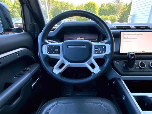 Used 2025 Land Rover Defender 110 X-Dynamic SE AWD/4WD image 11
