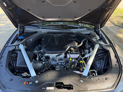 Used 2025 Genesis G70 2.5T image 34