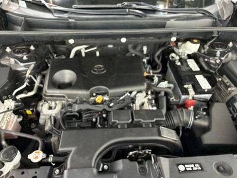 Used 2021 Toyota RAV4 XLE AWD/4WD image 42