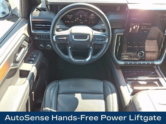 Used 2025 GMC Yukon Denali AWD/4WD image 3
