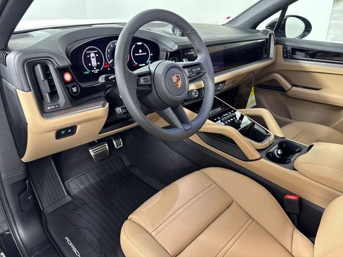 Used 2026 Porsche Cayenne S AWD/4WD image 4