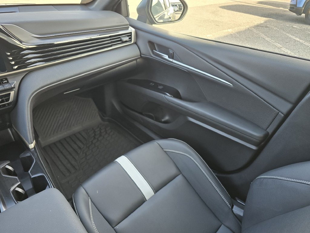 Used 2025 Toyota Camry SE FWD image 17