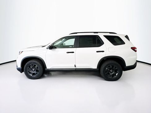 Used 2025 Honda Pilot TrailSport image 4