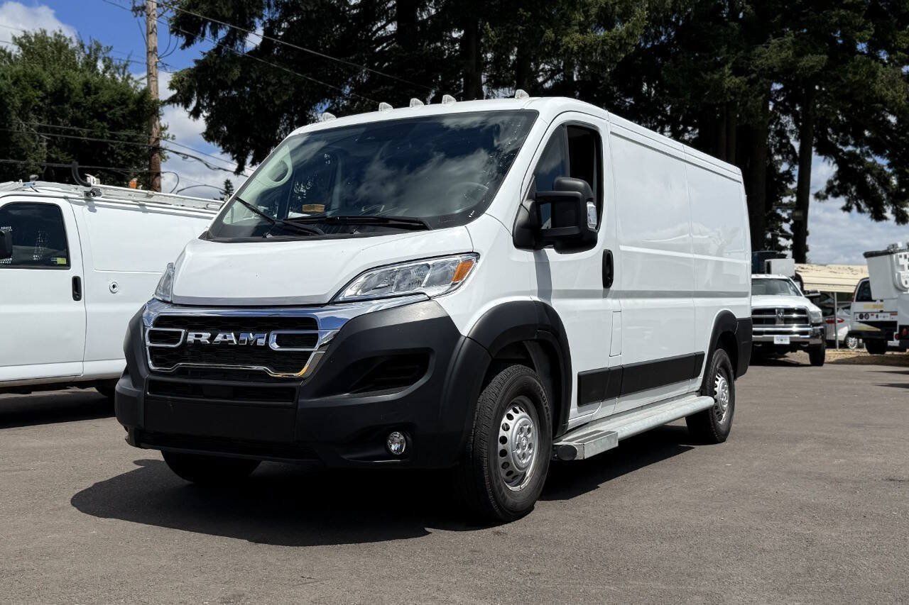 Used 2025 RAM ProMaster 2500 w/ U-Haul Equipment Group FWD image 1