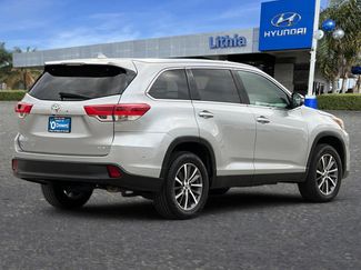 Used 2019 Toyota Highlander XLE video 2