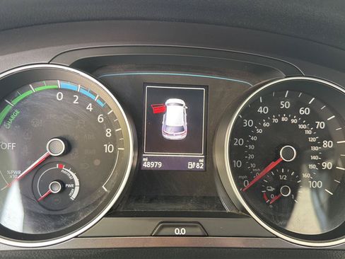 Used 2016 Volkswagen e-Golf SE w/ DC Fast Charging Package FWD image 19