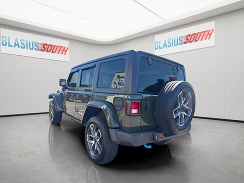 Used 2024 Jeep Wrangler Unlimited w/ Convenience Group AWD/4WD image 5