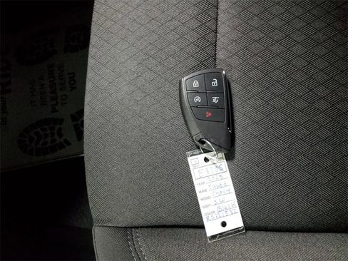 Used 2025 Chevrolet Tahoe LS image 26