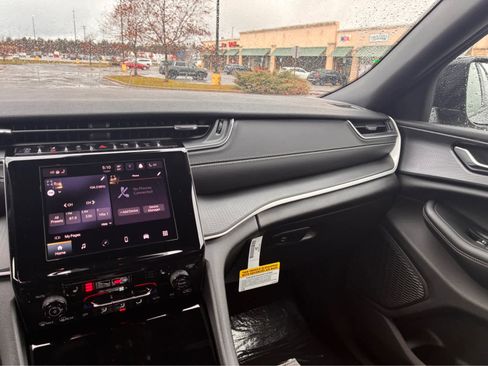 New 2025 Jeep Grand Cherokee Laredo image 15