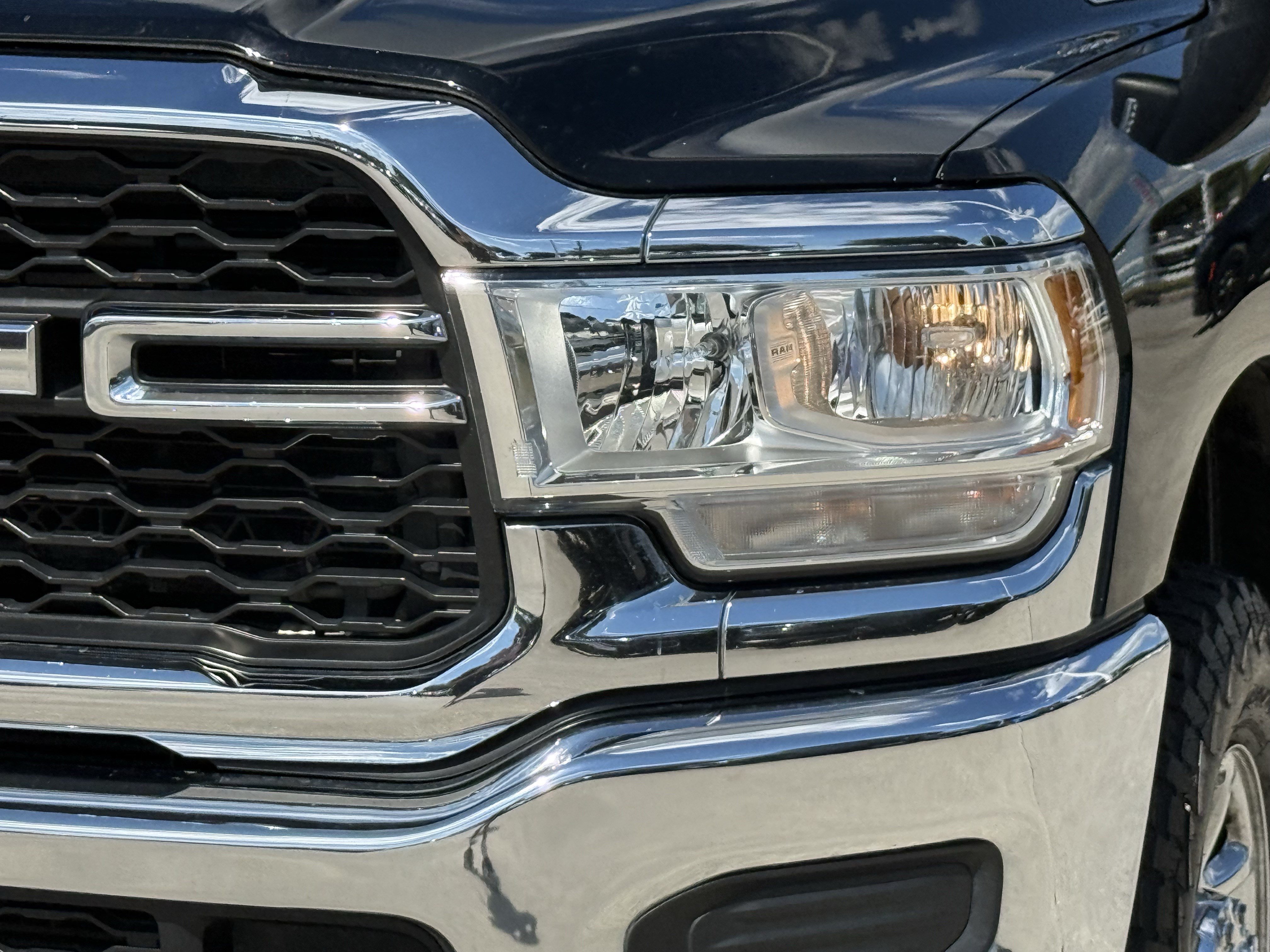 Used 2024 RAM 2500 Tradesman w/ Chrome Appearance Group AWD/4WD image 11