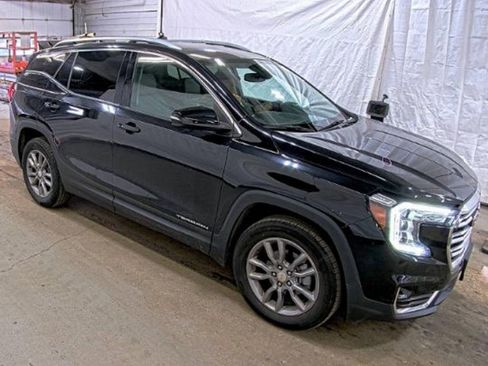 Used 2022 GMC Terrain SLT w/ Infotainment Package II image 3