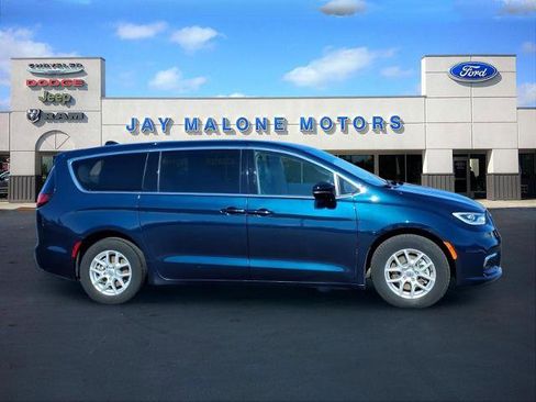 Used 2024 Chrysler Pacifica Touring-L image 1