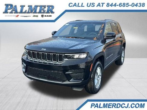 New 2025 Jeep Grand Cherokee Laredo image 1