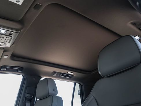 Used 2021 GMC Yukon SLT w/ SLT Luxury Plus Package RWD image 32