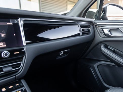 New 2026 Porsche Macan image 30