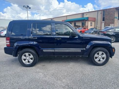 Used 2012 Jeep Liberty Sport w/ Driver Convenience Group RWD image 4