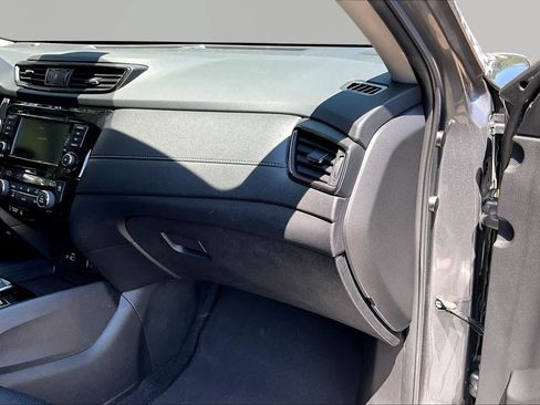 Used 2019 Nissan Rogue SV FWD image 19