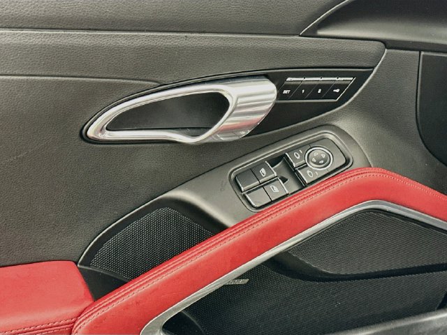 Used 2018 Porsche 718 Cayman RWD image 10