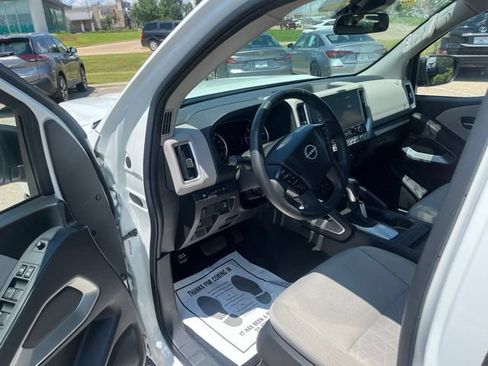 Used 2025 Nissan Frontier SV w/ SV Convenience Package RWD image 10